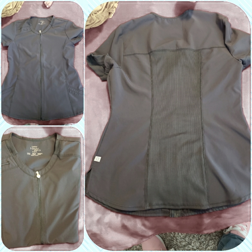 In great  condition  cherokee  zip up scrub top